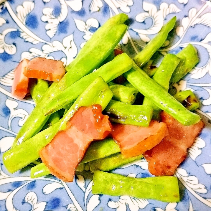 簡単もう一品！　ささげ豆とベーコンの炒め物